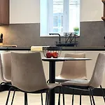 Stylish Entire - 2min From The Seafront Apartament