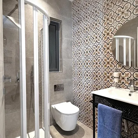 Stylish Entire - 2min From The Seafront *