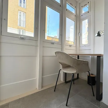 Stylish Entire - 2min From The Seafront Appartement Gzira