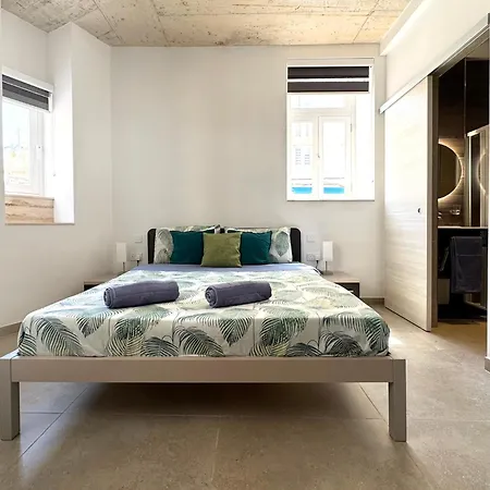 Stylish Entire - 2min From The Seafront Lejlighed Gzira