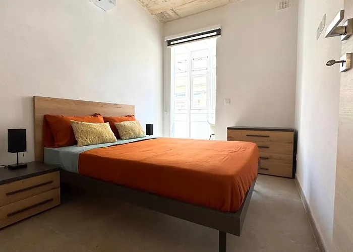 Stylish Entire - 2min From The Seafront Lägenhet *