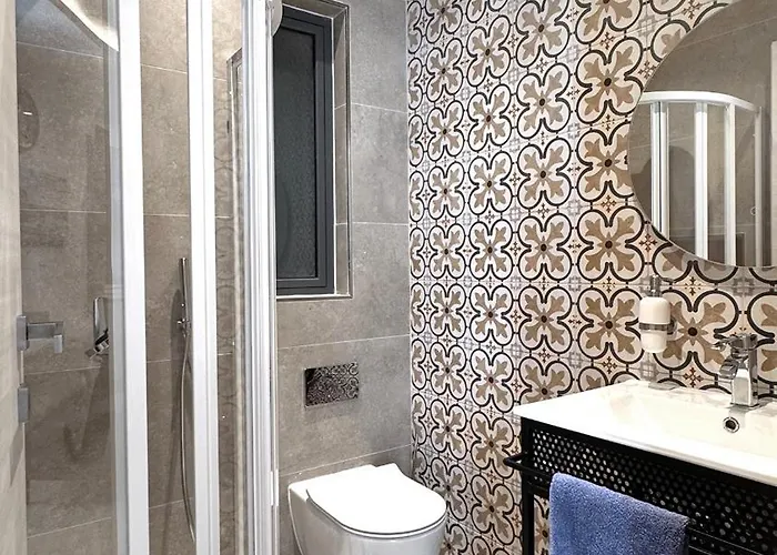 Stylish Entire - 2min From The Seafront *