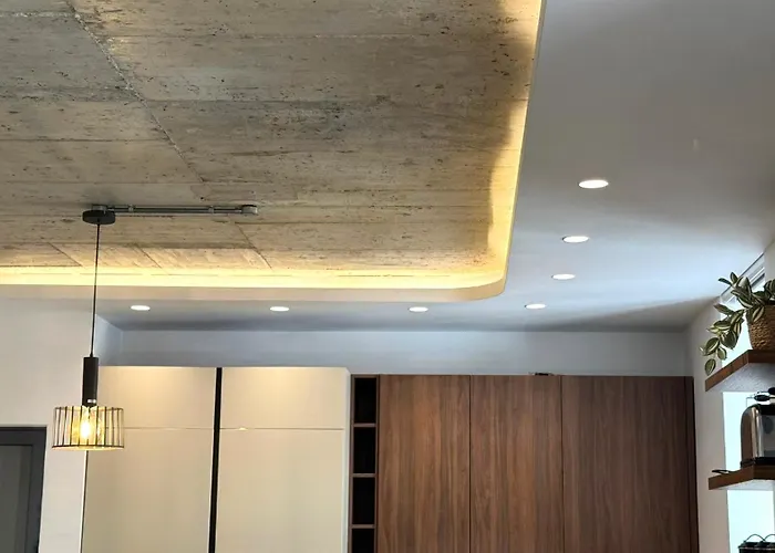 Stylish Entire - 2min From The Seafront Lägenhet